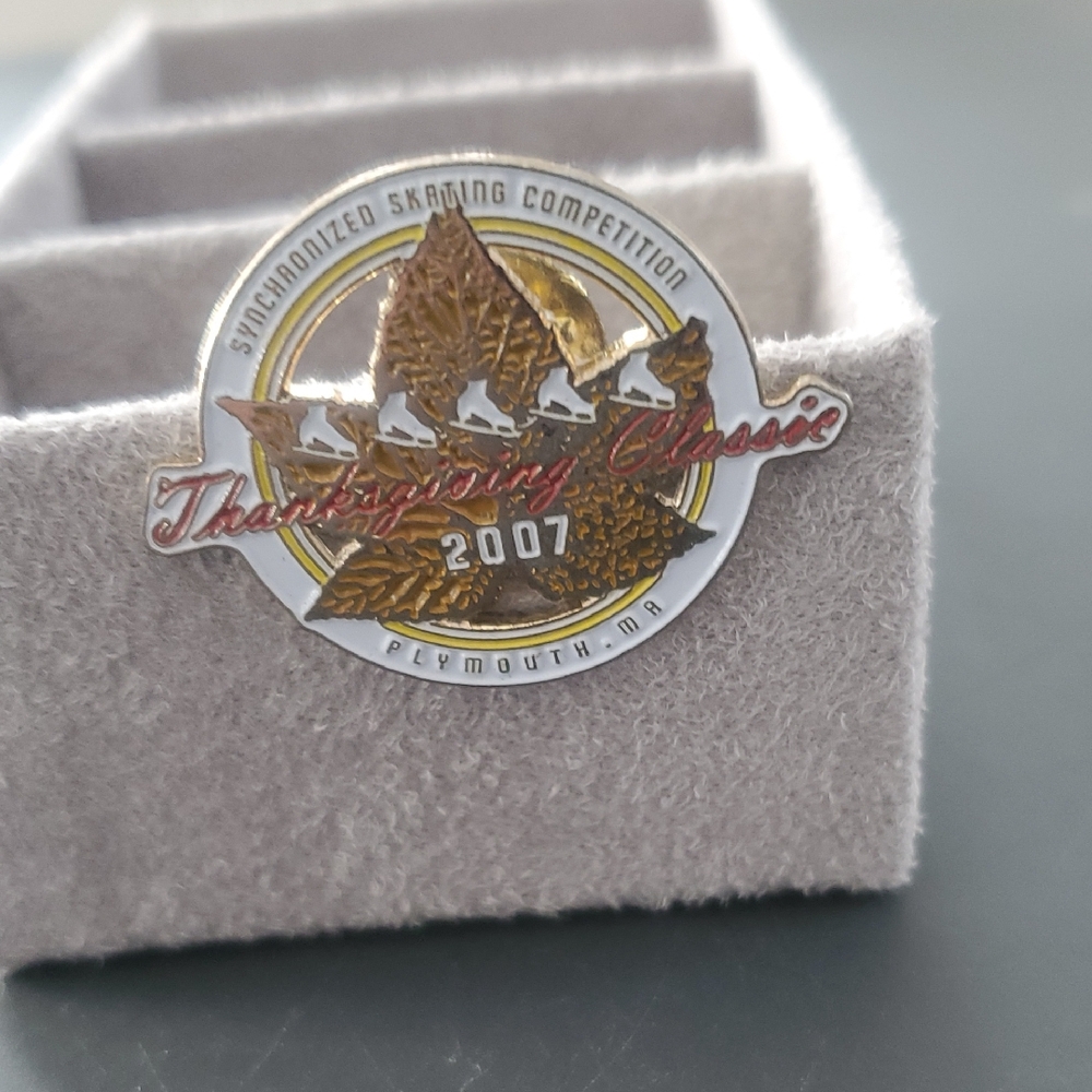 2007 Thanksgiving SYNCRO Classic Gold and Silver Pin